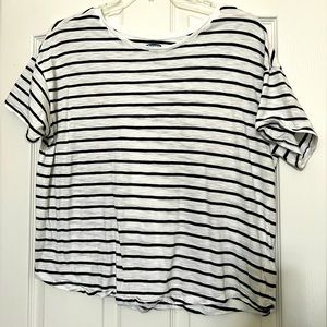 Old Navy! Great condition tee!